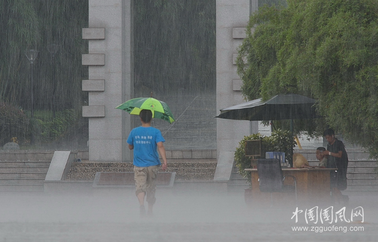 雨〔首发〕