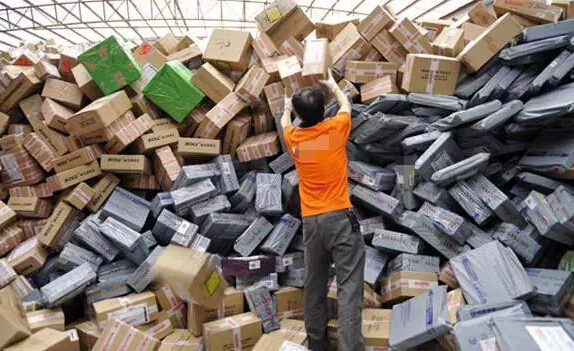 小区物业该不该代收快递