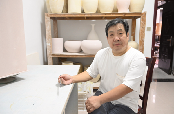 纵丰利先生获得江西省非遗代表性传承人和江西省陶瓷艺术大师双殊荣