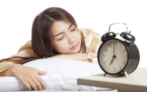 早起的五大好处，习惯赖床的人如何克服床的诱惑？