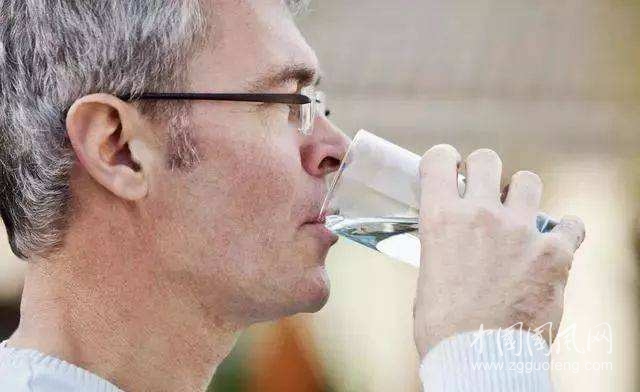 怎么正确喝水养生？3个喝水小常识