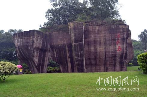 这座山可比白云山，旅游值得一去