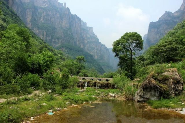 和太行大峡谷同属一个大景区，没有门票，几十元管吃住，景美如画