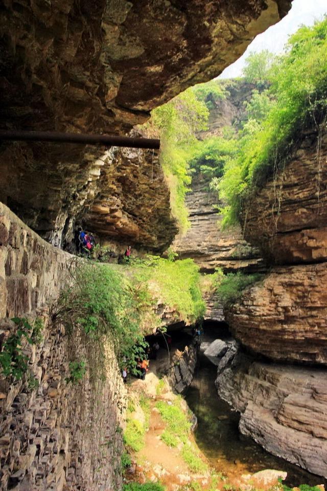 和太行大峡谷同属一个大景区，没有门票，几十元管吃住，景美如画