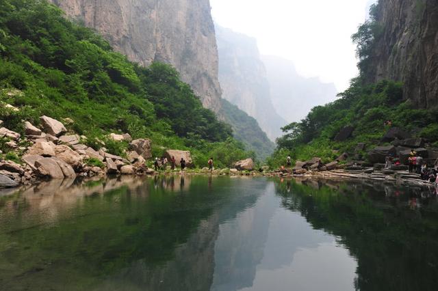 和太行大峡谷同属一个大景区，没有门票，几十元管吃住，景美如画