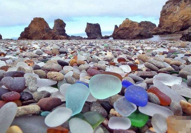 世界唯一“宝石”海滩  真相令人嘘唏不已
