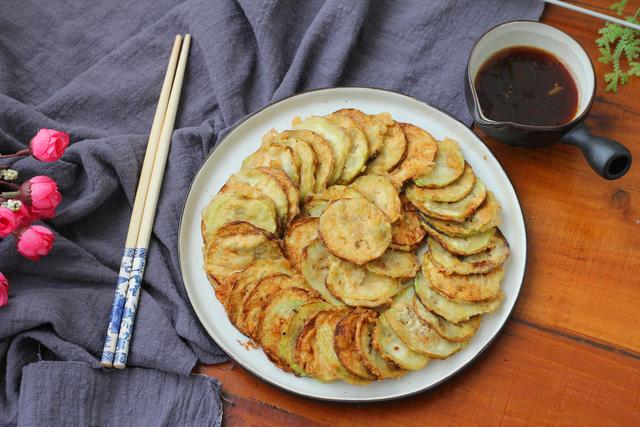 茄子这么做特别好吃，外酥里嫩，还要配上秘制的酱汁