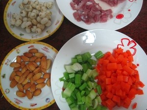 大杏仁肉粒蔬菜丁的做法步骤1