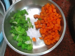 大杏仁肉粒蔬菜丁的做法步骤3