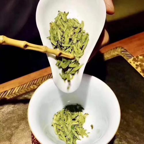 且吃茶去 且吃茶去