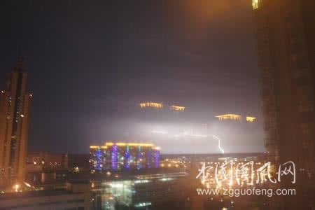 《仲夏夜雨》    作者/歐陽宇