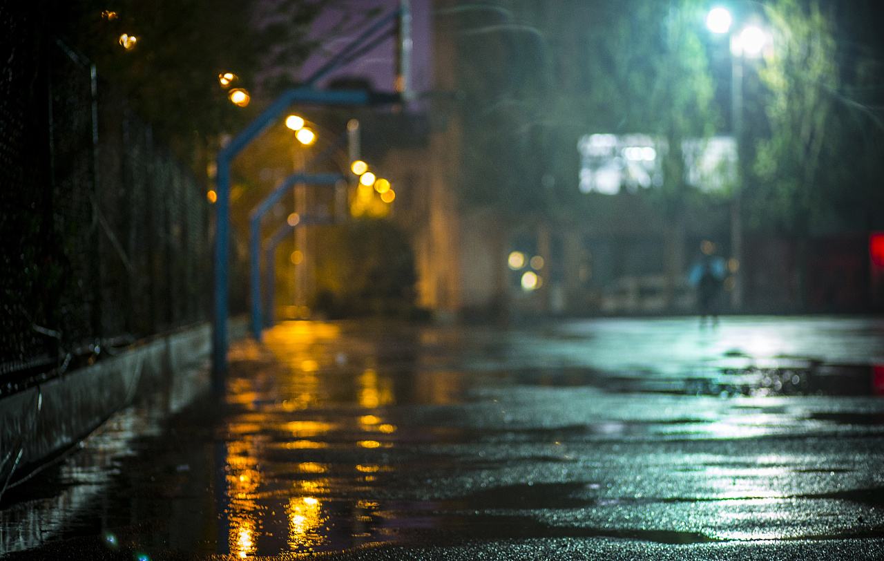 初夏的夜雨